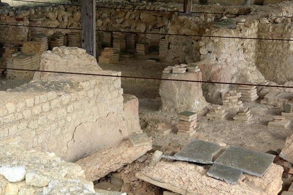 Fouille gallo-romaines de Séviac. Gers. La villa gallo-romaine de Séviac restitue le cadre de vie d'un aristocrate terrien des 4e et 5e siècles de notre ère. Les constructions apparentes et les mosaïques appartiennent à la partie résidentielle d'une grande villa du Bas-Empire, qui prolonge un habitat plus ancien.  Système de chauffage par hypocauste.