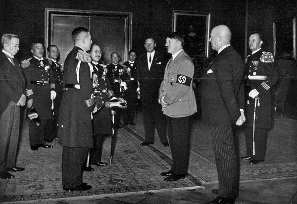 Adolf Hitler. Der Führer empfängt eine japanische Marienabordnung 1934. Le Führer reçoit une délégation japonaise en 1934.
