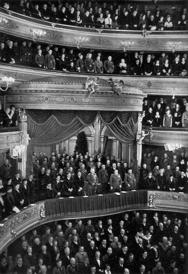 Adolf Hitler. Volkstrauertag 1934. Die Feier in der Berliner Staatsoper. Fête populaire. Journée du Peuple. 1934. Fête à l'Opéra de Berlin.