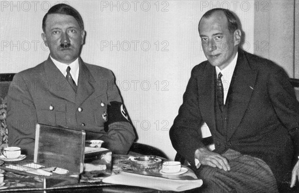 Adolf Hitler. Der Führer und der polnische Außenminister Oberst Beck. Le Führer et le ministre des Affaires Etrangères polonais, Oberst Beck.