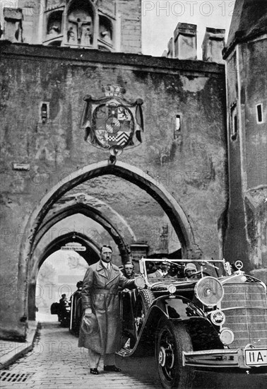 Adolf Hitler. Besucht in der Festung Landsberg 1934. Visite à la forteresse de Landsberg en 1934.