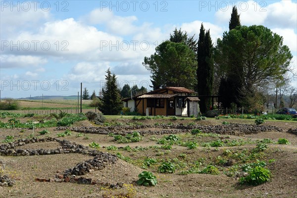 Fouille gallo-romaines de Séviac. Gers. La villa gallo-romaine de Séviac restitue le cadre de vie d'un aristocrate terrien des 4e et 5e siècles de notre ère. Les constructions apparentes et les mosaïques appartiennent à la partie résidentielle d'une grande villa du Bas-Empire, qui prolonge un habitat plus ancien.  Vues d4erses du site.