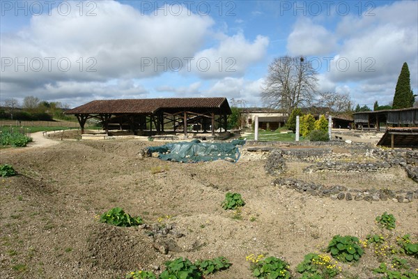 Fouille gallo-romaines de Séviac. Gers. La villa gallo-romaine de Séviac restitue le cadre de vie d'un aristocrate terrien des 4e et 5e siècles de notre ère. Les constructions apparentes et les mosaïques appartiennent à la partie résidentielle d'une grande villa du Bas-Empire, qui prolonge un habitat plus ancien.  Vues d4erses du site.