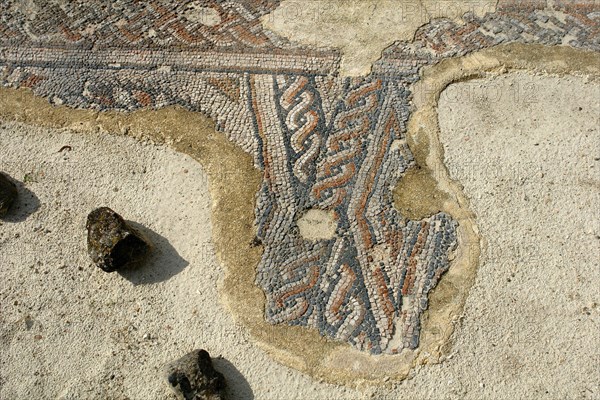 Fouille gallo-romaines de Séviac. Gers. La villa gallo-romaine de Séviac restitue le cadre de vie d'un aristocrate terrien des 4e et 5e siècles de notre ère. Les constructions apparentes et les mosaïques appartiennent à la partie résidentielle d'une grande villa du Bas-Empire, qui prolonge un habitat plus ancien.  Les pièces d'habitation.