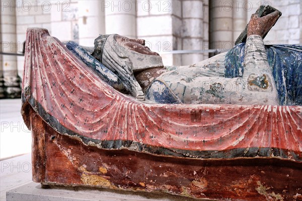 Recumbent statue of Alienor of Aquitaine