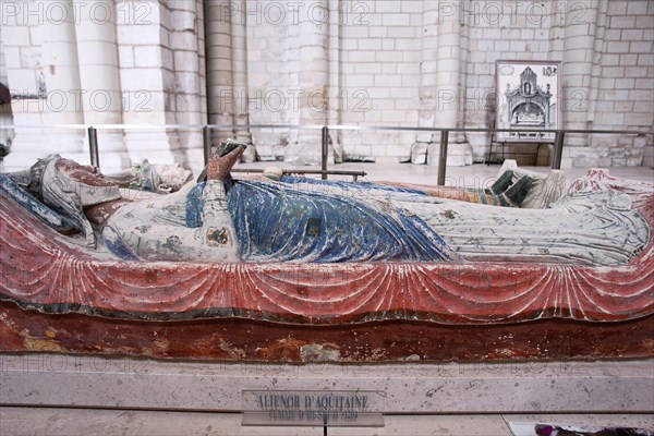 Gisant d'Aliénor d'Aquitaine