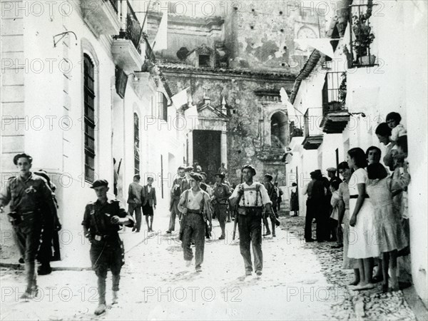1936. Guerre d'Espagne: Entrée des troupes nationalistes à Calarosa