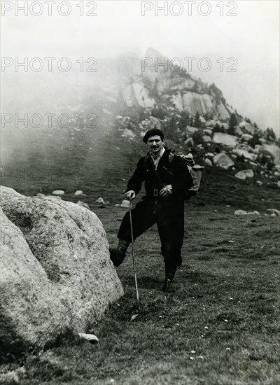 1936. Guerre d'Espagne: Francisco Sabater Llopart « El Quico » . Francisco Sabaté Llopart, né le 30 mars 1915 à L'Hospitalet de Llobregat (Catalogne - Espagne), assassiné le 5 janvier 1960 à Sant Celoni (Catalogne, Espagne), était un militant anarchiste connu sous le nom de « Quico » ou « Quico Sabaté». Il était une des principales figures avec José Luis Facerias de la guérilla anti-franquiste connue pour sa vaillance en bravant la dictature franquiste par des actions en ville à visage découvert, en grande partie militaires. (Maquis urbains).