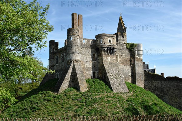 Donjon du château du Plessis-Macé