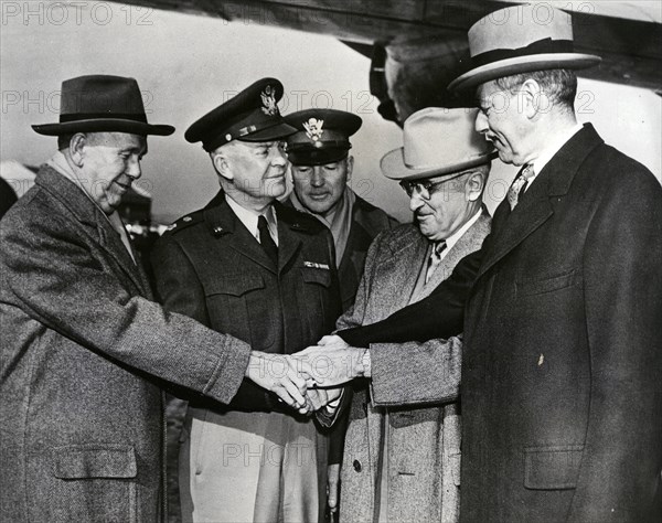 Eisenhower, le général Marshall, le président Truman et Acheson