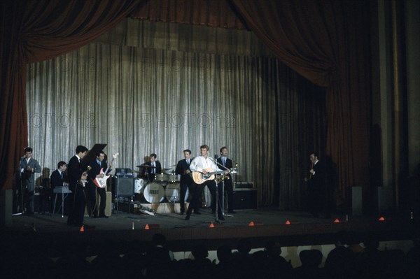 Johnny Hallyday in concert, 1964
