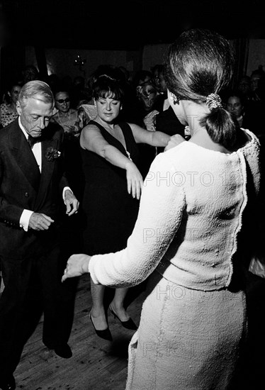 Le Duc de Windsor et Régine, 1964