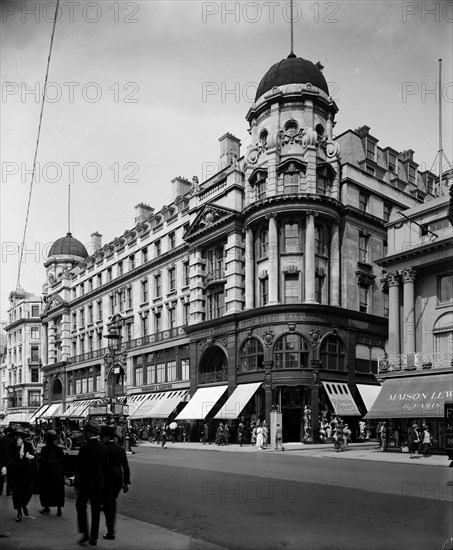 Robinson & Cleaver's department store. Regent Street, Westminster, London, 1921