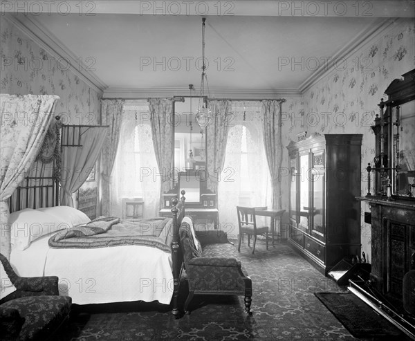 Room 304 in the Grand Hotel, Northumberland Avenue, London, 1912