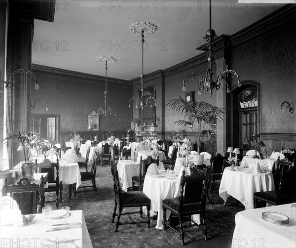 Venetian Dining-Room, St Pancras Hotel, Camden, London, 1907. Creator: Bedford Lemere and Company.