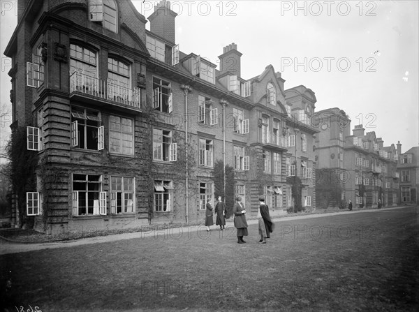 Female students, Bedford College, London