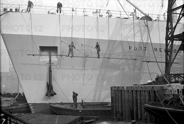 Men painting a vessel, Tilbury, Essex, c1945-c1965