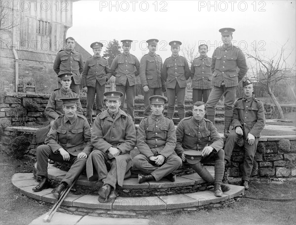 Convalescent soldiers at Great Dixter, Northiam, East Sussex, WWI, 1915