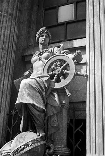 Statue outside the Port of London Authority, Trinity Square, London, c1945-c1965