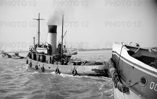 Tugs leaving the Royal Terrace Pier at Gravesend, Kent, c1945-c1965
