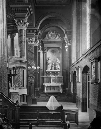 Interior of St Mary Moorfields, Finsbury Circus, London, c1870-c1900