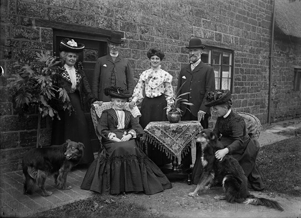 Group portrait, Helidon, Northamptonshire, c1896-c1920