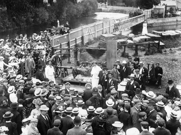 Ox-roast near the River Thames, Osney Bridge, Oxfordshire, 1887