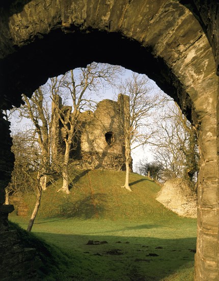 The keep seen through the arch, Longtown Castle, Herefordshire, 1992