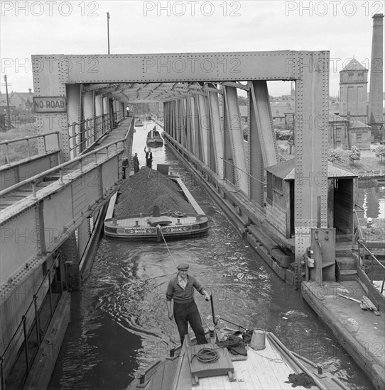 Barton Aqueduct over the Manchester Ship Canal, Greater Manchester, 1945