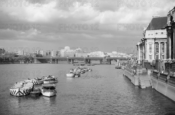 Hungerford Bridge, Lambeth, London, c1945-1965