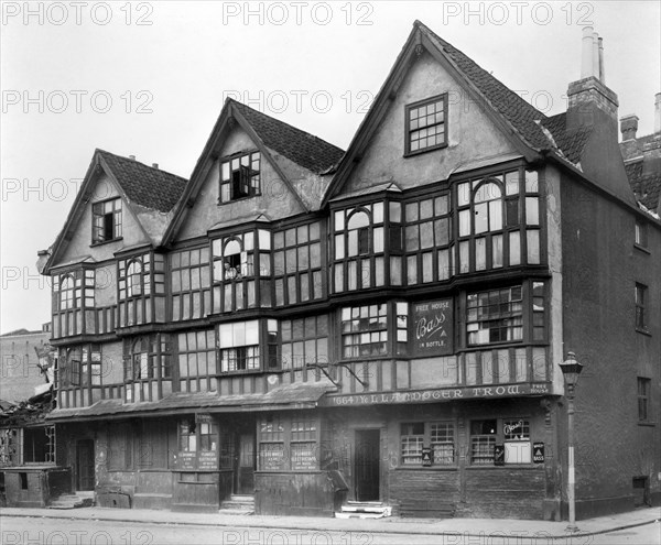 The Llandoger Trow public house, King Street, Bristol, 1941