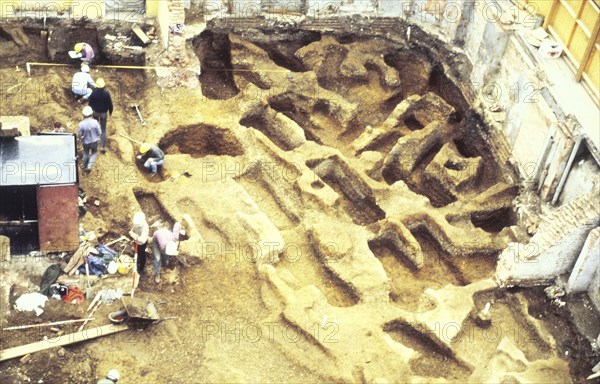 Part of a Roman cemetery during excavations, London. Artist: Unknown