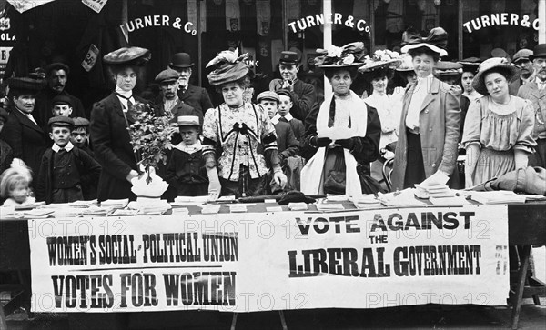 Suffragettes campaigning during a by-election, c1910. Artist: Unknown