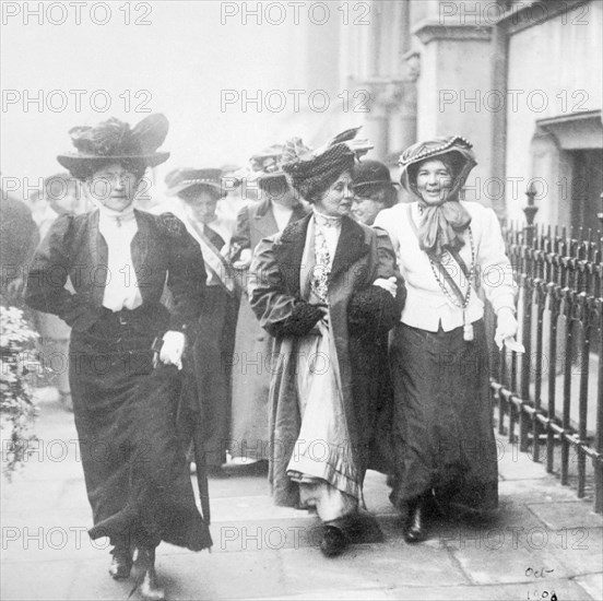 Emmeline & Christabel Pankhurst released from Holloway Gaol, London, 1908. Artist: Unknown