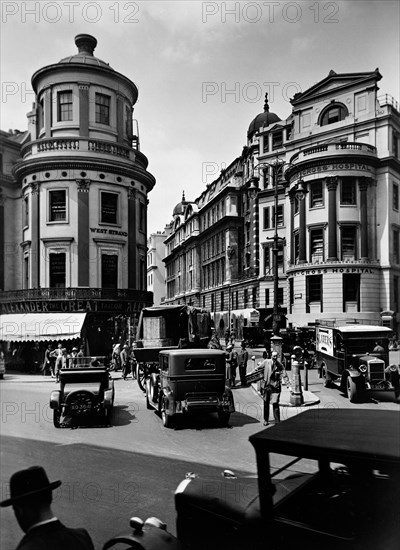 Charing Cross Hospital, City of Westminster, London. Artist: George Davison Reid