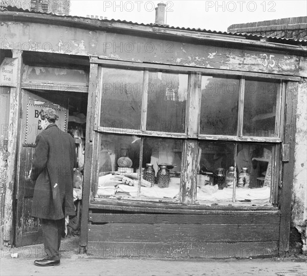 Shop in Old Montague Street, London.  Artist: Willson