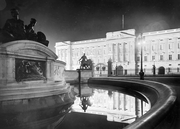 Buckingham Palace, Westminster, London. Artist: Unknown