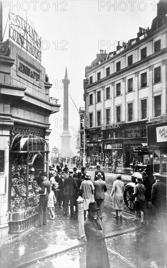 Nelson's Column, The Strand and Lyons Cornor House, Westminster, London, before 1933. Artist: George Davison Reid