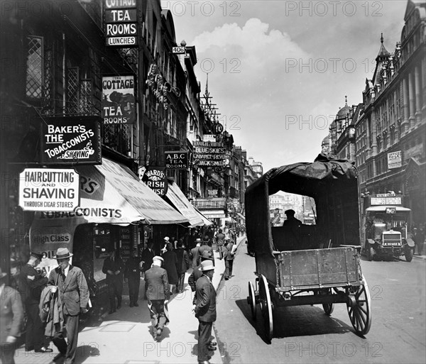 The Strand looking east, Westminster, London, (c1910s?). Artist: George Davison Reid