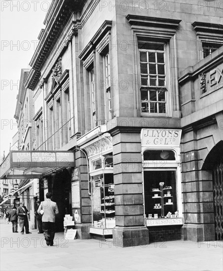 A Lyons teashop on the corner of Fulham Broadway tube station, London. Artist: Unknown