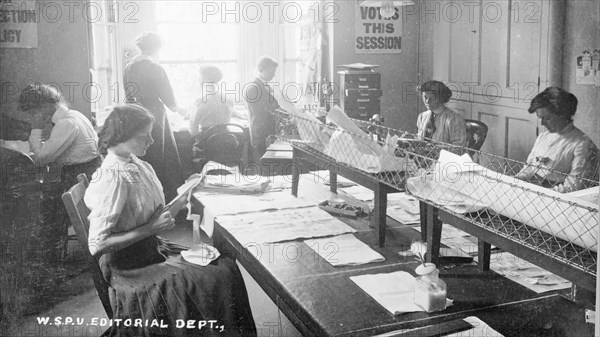 The editorial department, Clement's Inn, The Strand, September 1911. Artist: Unknown