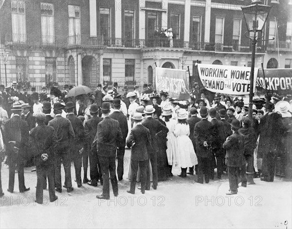 Women's Sunday procession, 21 June 1908. Artist: Unknown