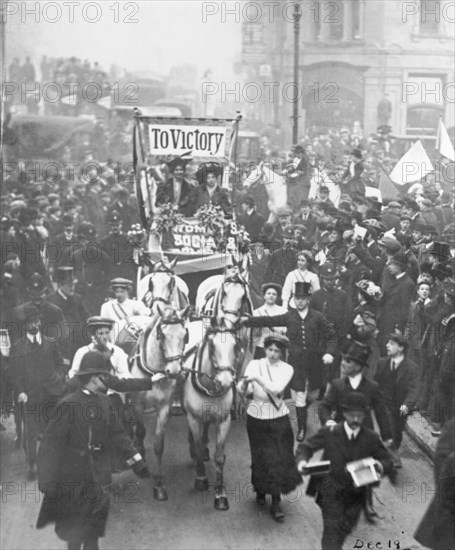 Emmeline Pankhurst and Christabel Pankhurst after a party at the Inns of Court Hotel, 1908. Artist: Unknown