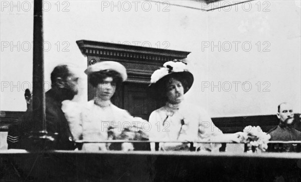 The first window-smashers, Mary Leigh and Edith New in the dock at Bow Street Magistrates, 1908. Artist: Unknown