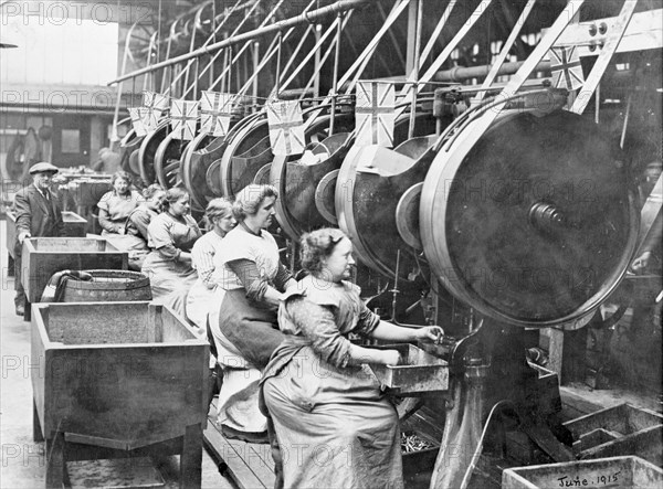 Women making bullets, May 1915. Artist: Unknown