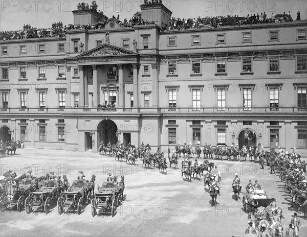 Queen Victoria's Diamond Jubilee Procession at Buckingham Palace, London, 1897. Artist: Unknown