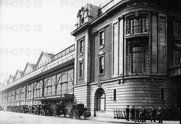 Waterloo Station, 1910. Artist: Unknown