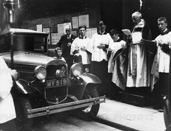 The blessing of cars, City of London, c1930. Artist: Unknown