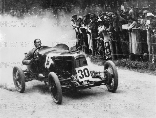 Zborowski driving a 1922 Aston Martin 1.5 litre 'Strasbourg' at Shelsey Walsh, (1922?). Artist: Unknown