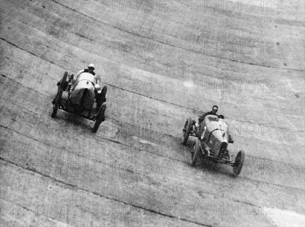 Itala and Sunbeam racing, Brooklands, Surrey, c1912-c1913. Artist: Unknown